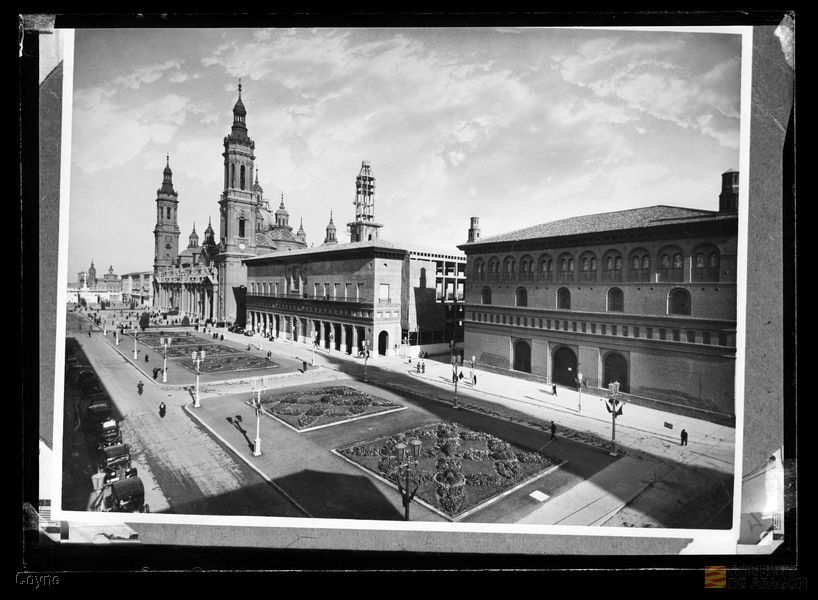 Plaza de nuestra Señora del Pilar. Lonja de Mercaderes. Ayuntamiento . Catedral Basílica de Nuestra Señora del Pilar